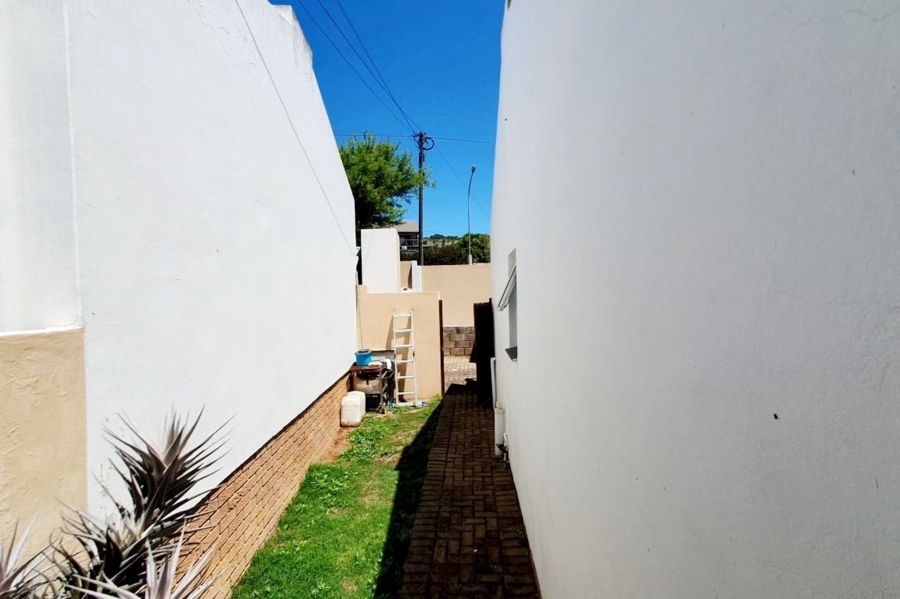 3 Bedroom Property for Sale in Fraaiuitsig Western Cape